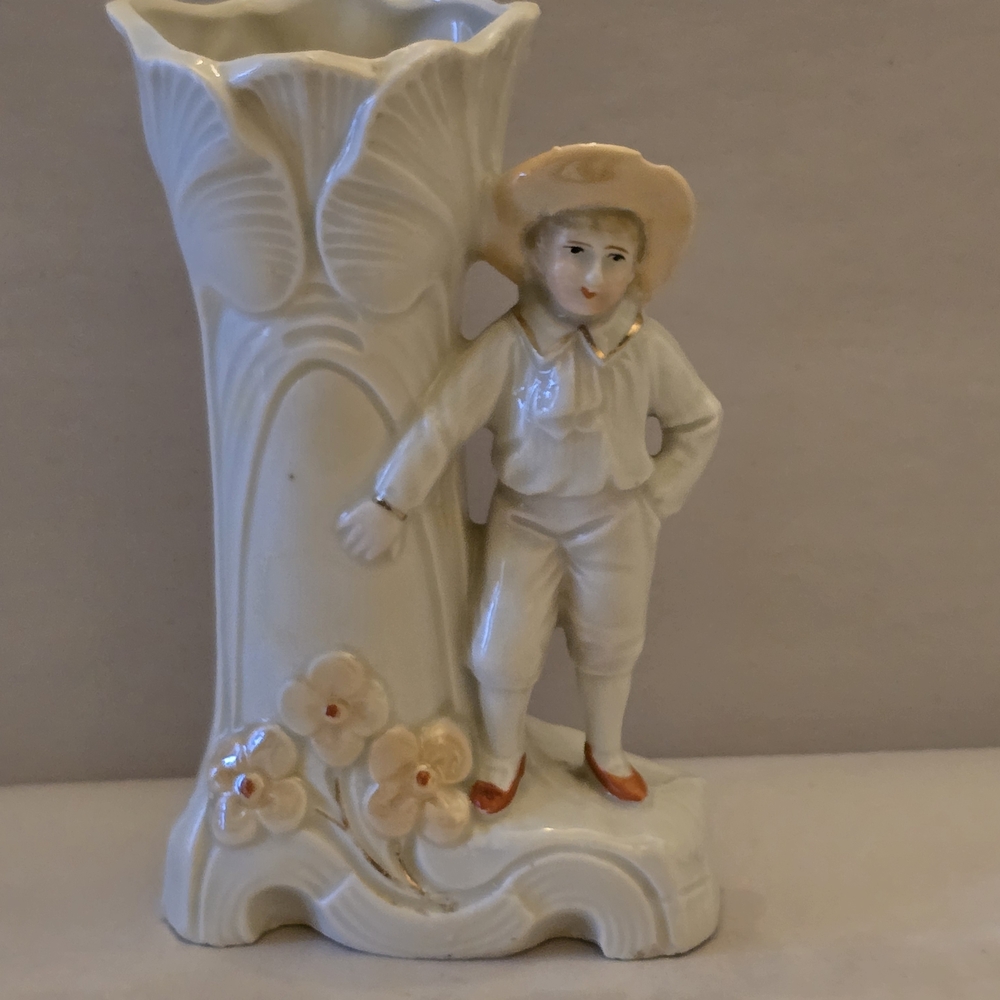 Source Unknown Cream and Peach Porcelain Figurine Vase